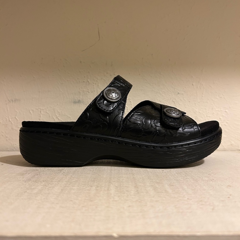 Black Women's Sandals
